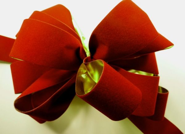 1.5 Red Velvet Ribbon with Gold Metallic Edge – Ellis Home & Garden